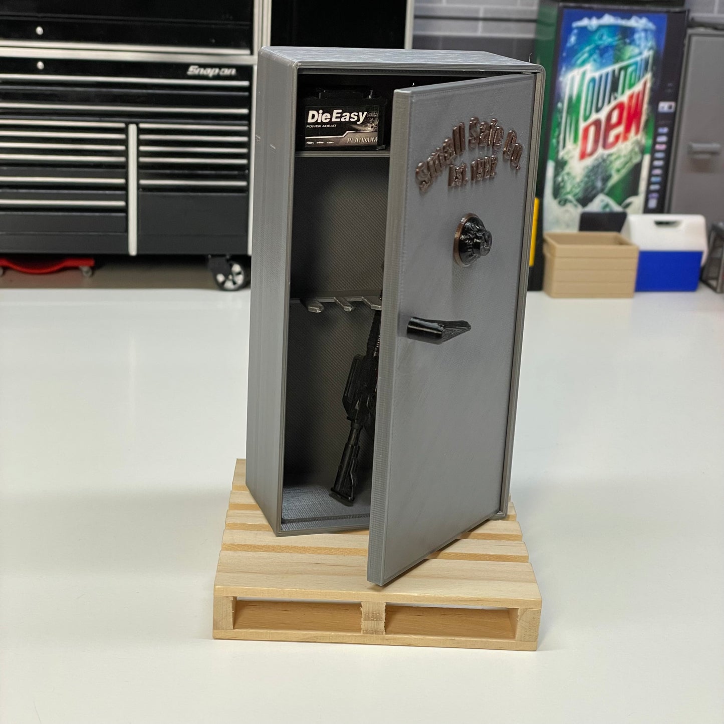 1/10 Scale Safe for Scale Garage Diorama