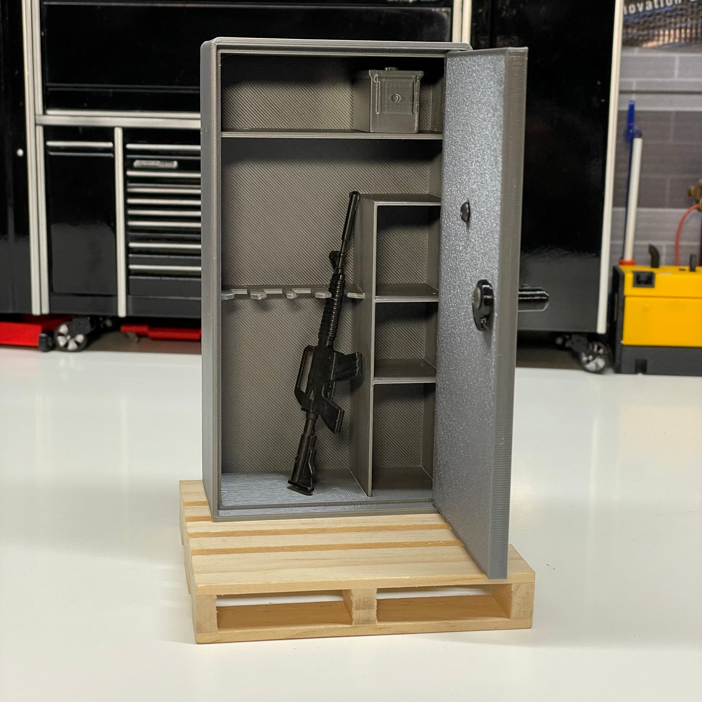 1/10 Scale Safe for Scale Garage Diorama