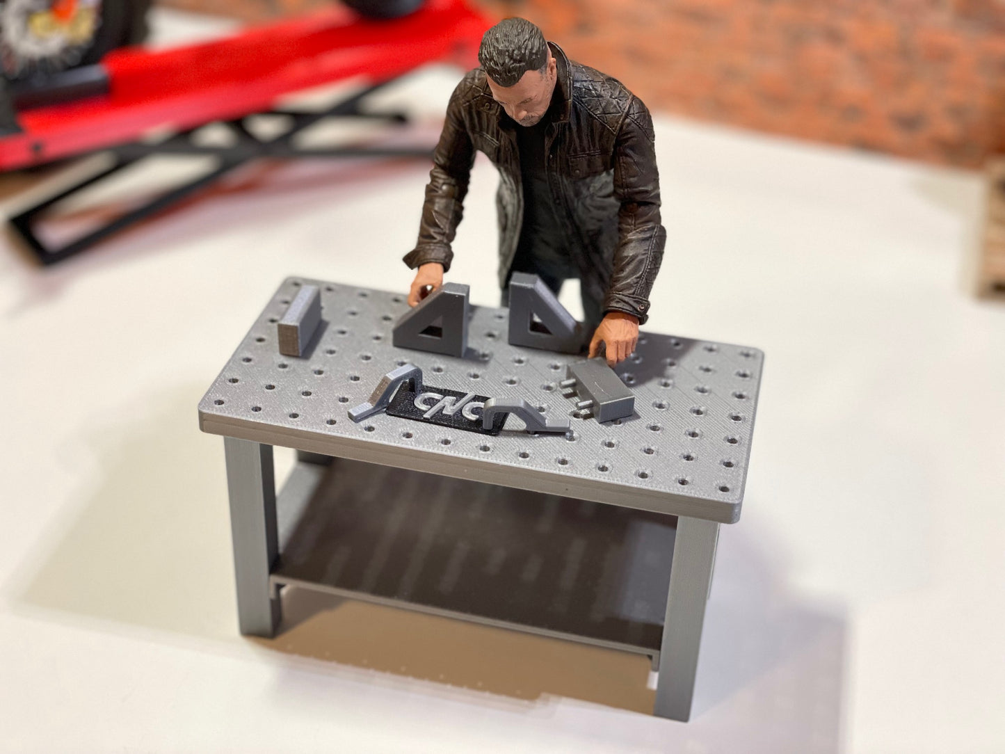 1/10 Scale Welding Table w/Fixtures