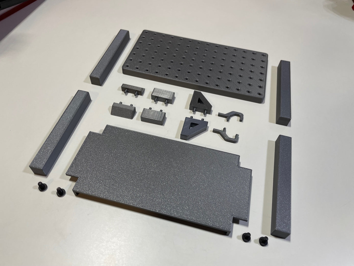 1/10 Scale Welding Table w/Fixtures