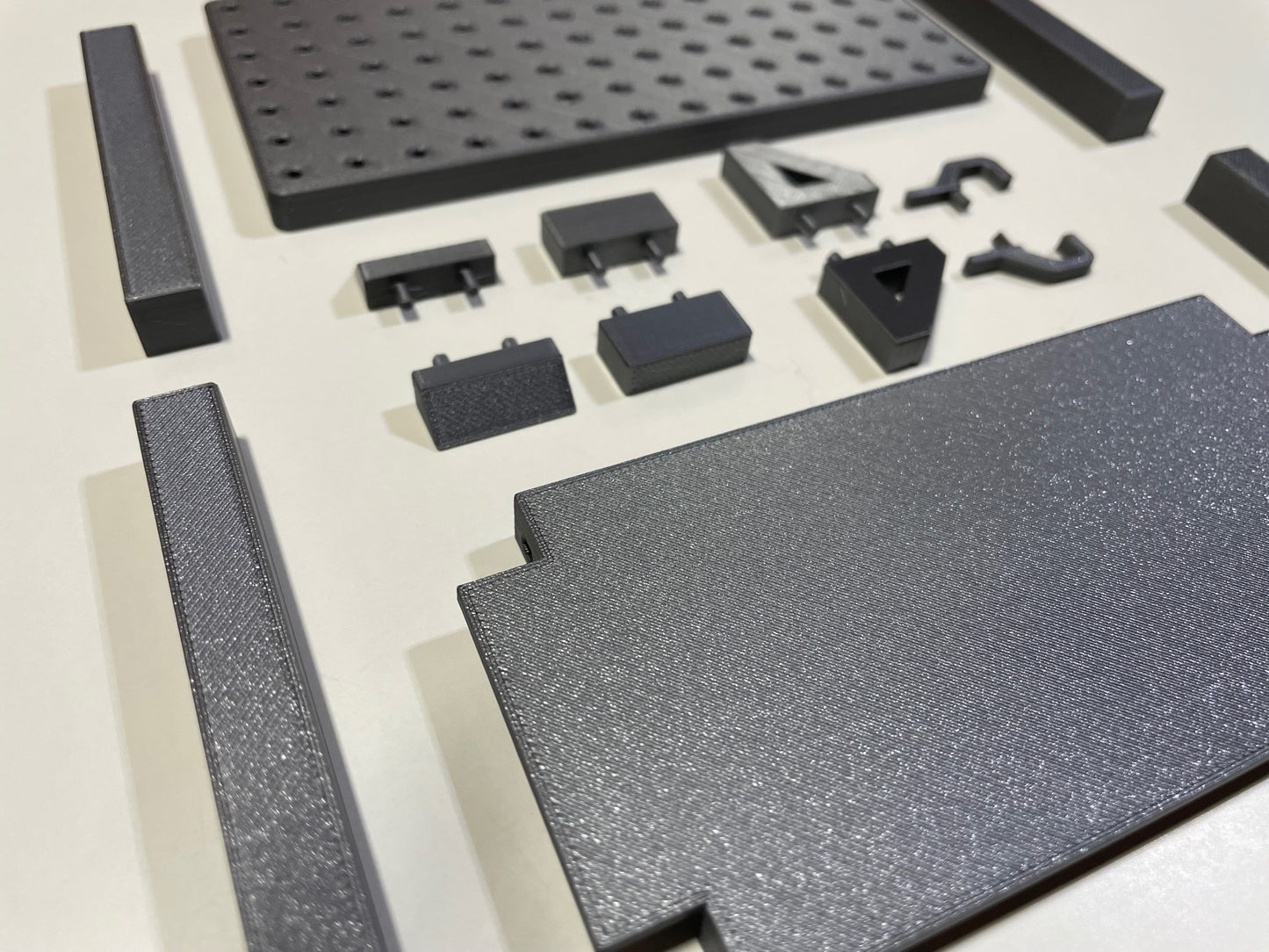 1/10 Scale Welding Table w/Fixtures